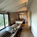 Beautiful With Pool: 8 Pers 度假居