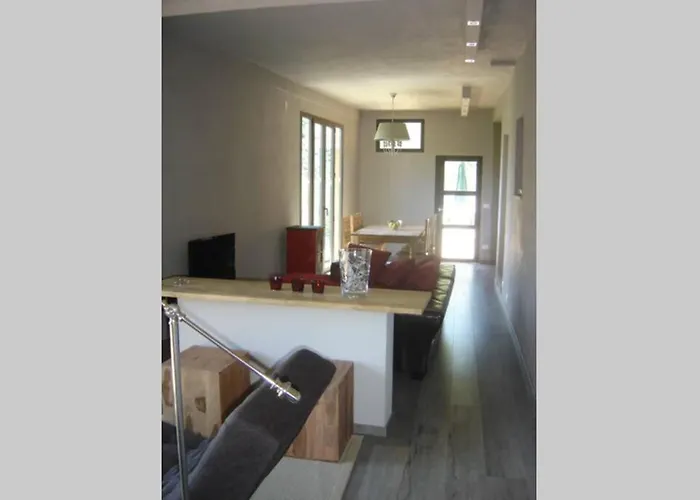 Beautiful With Pool: 8 Pers *