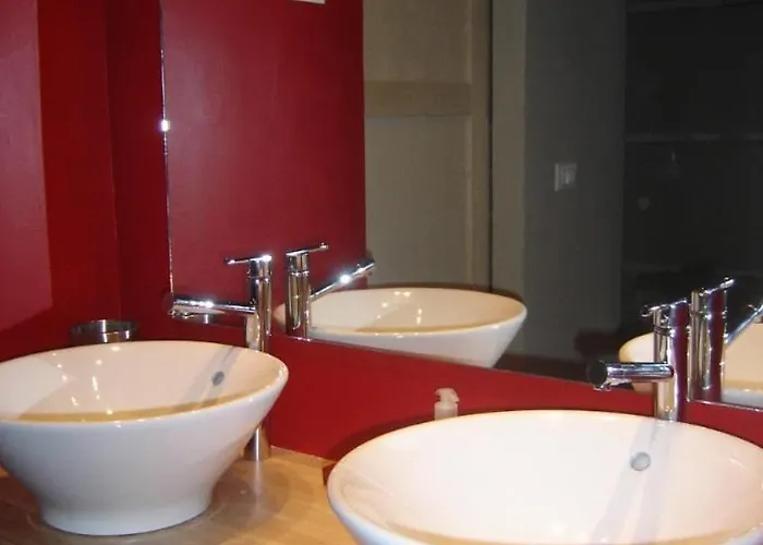 Beautiful With Pool: 8 Pers *